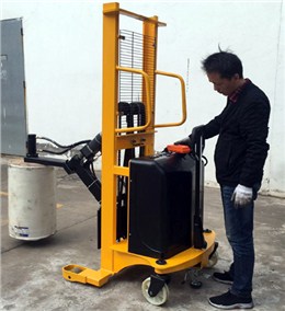 惠澤叉車生產出3英寸6英寸紙卷芯漲軸脹紙旋轉車